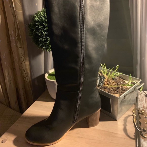 Tall Black heel boot (NWOT) sz8 - Picture 2 of 2